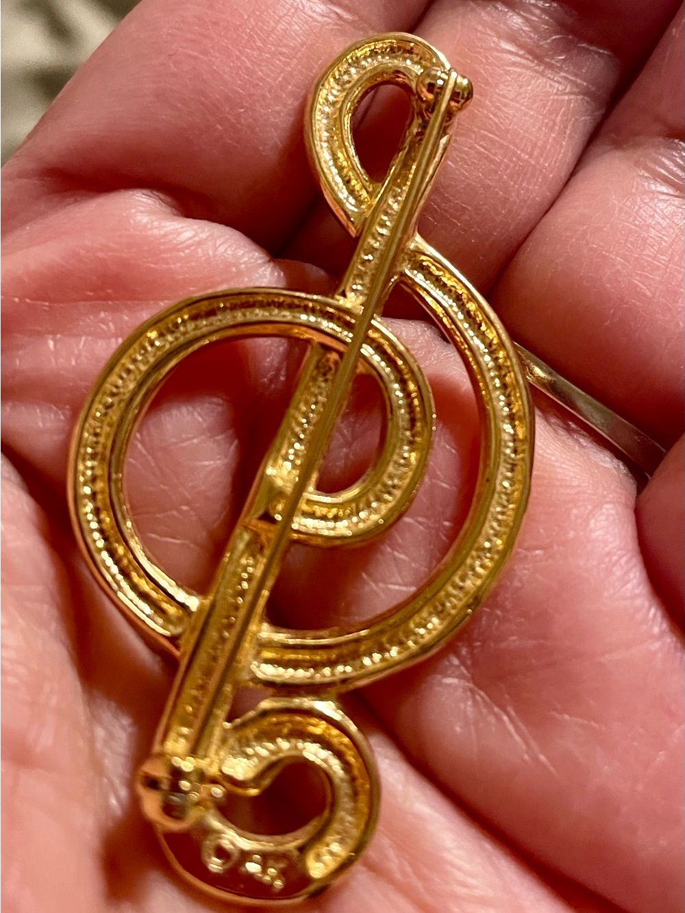 Anne Klein Shiny Gold Treble Clef Brooch - Picture 3 of 3